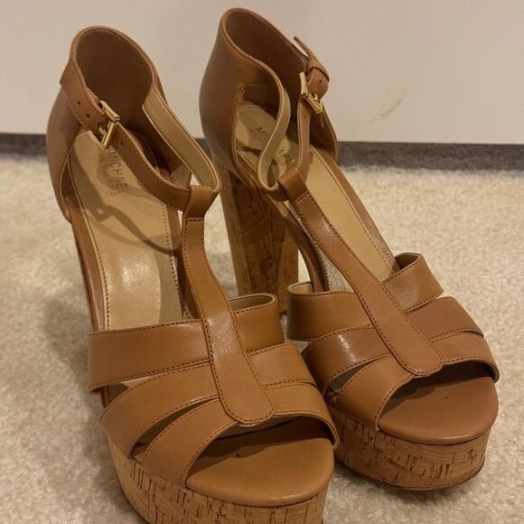 MICHAEL KORS SIZE 9.5 heels like new! Best deal! - Picture 2 of 4